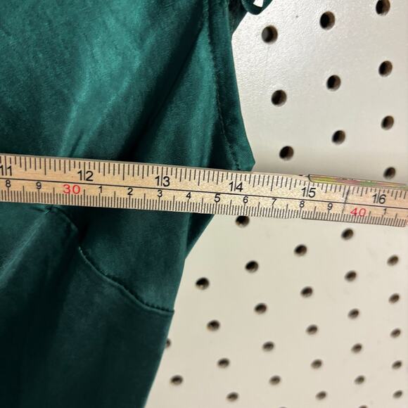 NWT Saints + Secrets Emerald Green Satin Front Slit Twist Back Midi Dress XS - Picture 5 of 7